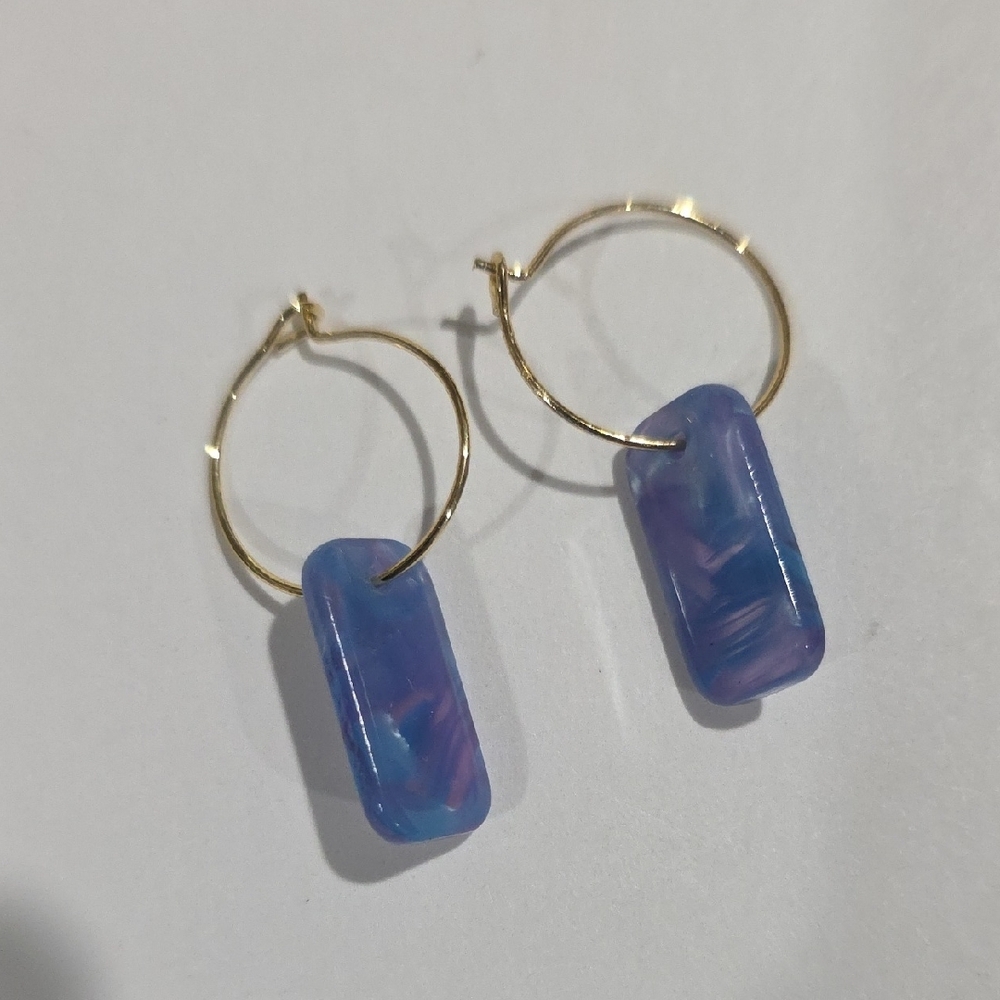 Gold Hoop Earrings with Blue Marbled Resin Accent – Elegant Women’s Jewelry - Picture 7 of 10